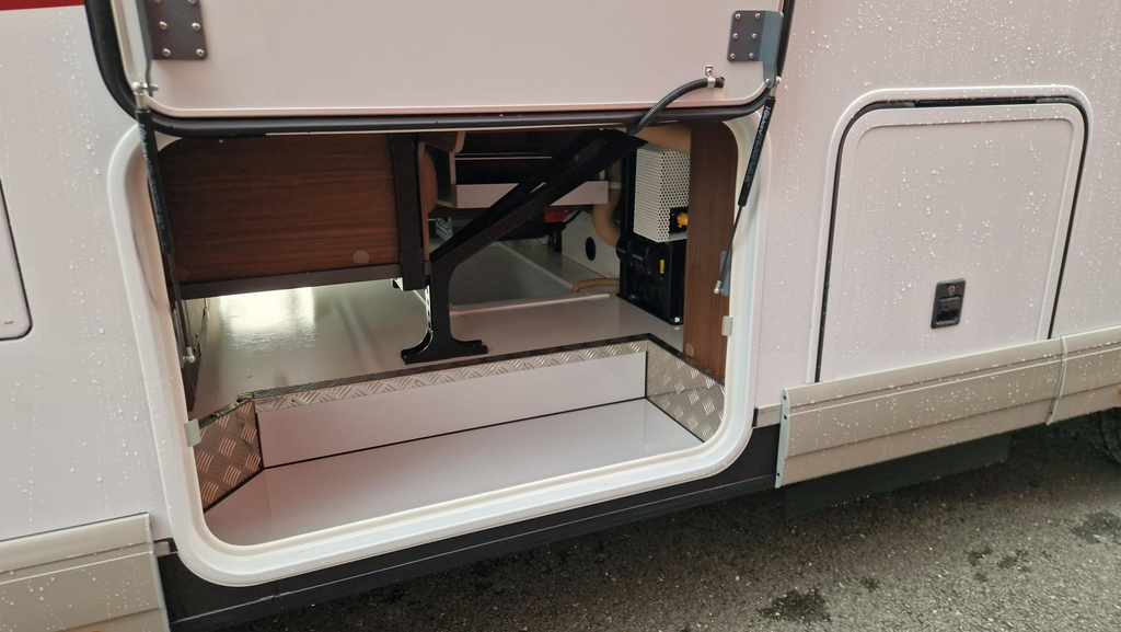 ADRIA SUPERSONIC 780 SL MERCEDES 2.0L - 170 CV CAIXA AUTOMÁTICA